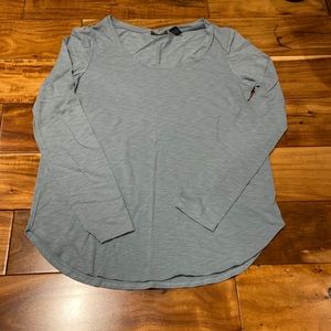 Tahari Long Sleeve Top *excellent condition never worn